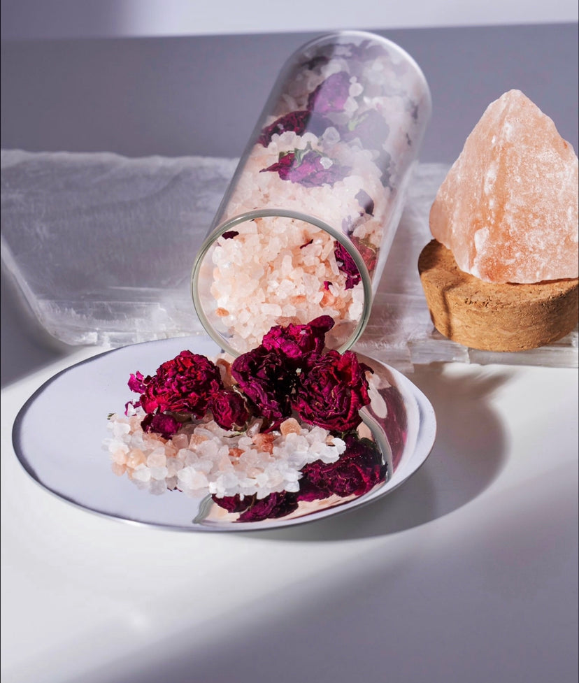 Sal da Terra: Himalayan Salt with Organic Red Rose Buds, a pure blend for energy cleansing and self-love rituals.
