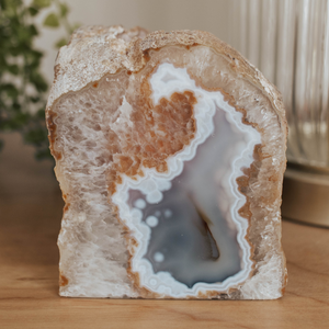 Agate Tealight Candleholder - Genuine Agate with Unique Vibrant Patterns - Captivating Colors when Illuminated - Calming Energy and Timeless Beauty - Perfect Home Decor or Gift