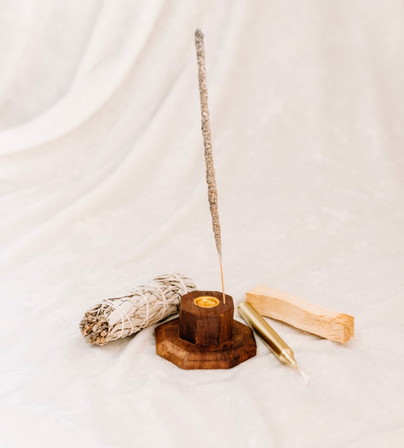 Sustainably Crafted Frankincense & Sage Smudge Kit: Palo Santo, Copal, and Golden Taper Candle