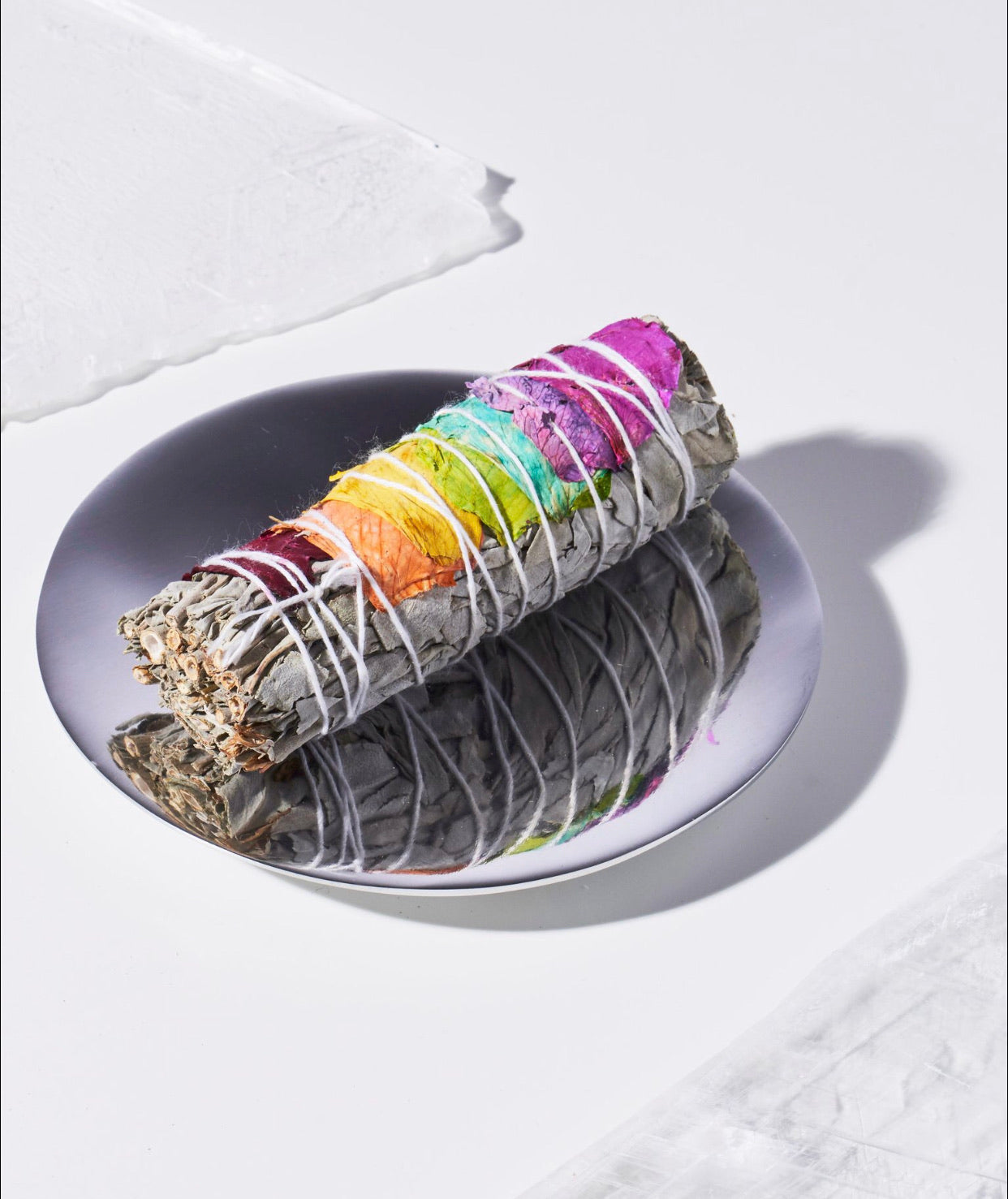 Chakra Balancing Sage and Rose Smudge Bundle - Root to Crown Energy Alignment: Align your chakras with sage and rose petals corresponding to each chakra color. Use this sacred smoke bundle for energy clearing and creative empowerment.